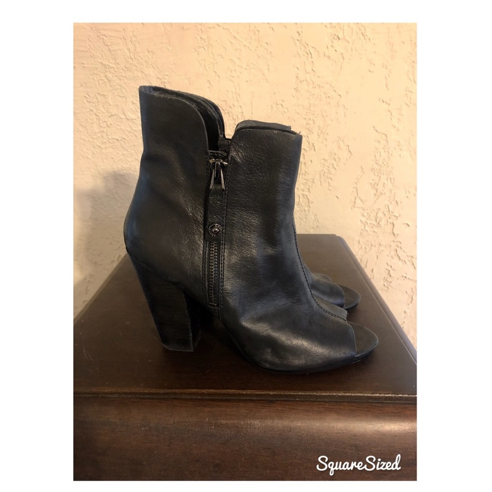 Guess peep toe bootie